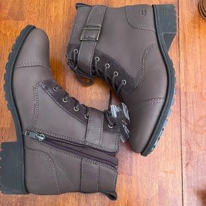 Brown ugg water proof boots. Brand new.